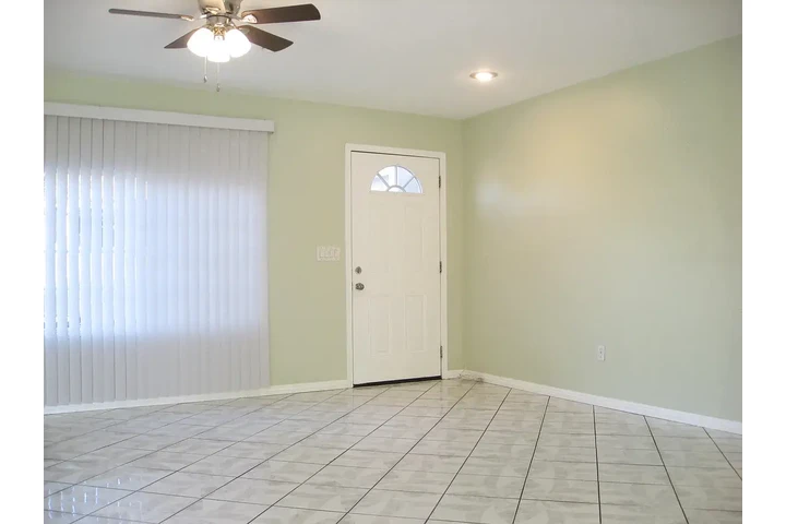 $1250 : Fontana - Renta Listo image 8