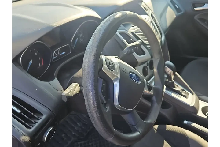 $6000 : Ford Focus 2014 SE 4dr Hatch image 2