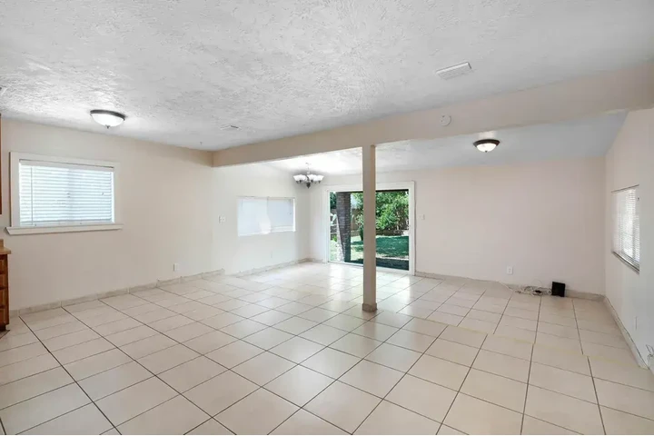 $1400 : Rancho Cucamonga Renta 🏡 image 2