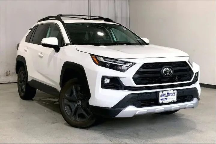 $32199 : Toyota RAV4 2024 AWD Adventu image 1