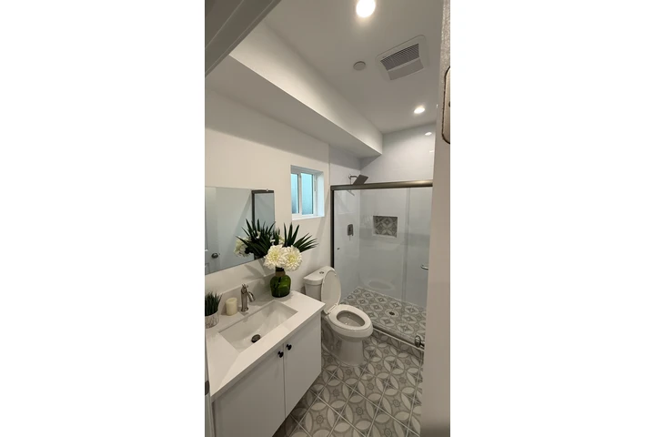 $4250 : Nuevo Townhouse image 1