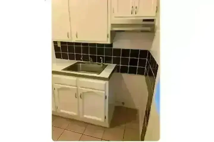 $1145 : L.A. FIGUEROA/ IMPERIAL  APTO image 2