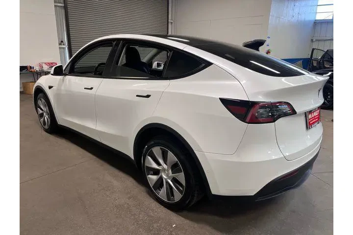 $27939 : Tesla Model Y 2022 AWD Long image 5