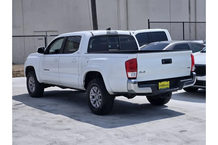 $24996 : Toyota Tacoma 2017 4x4 TRD P image 4