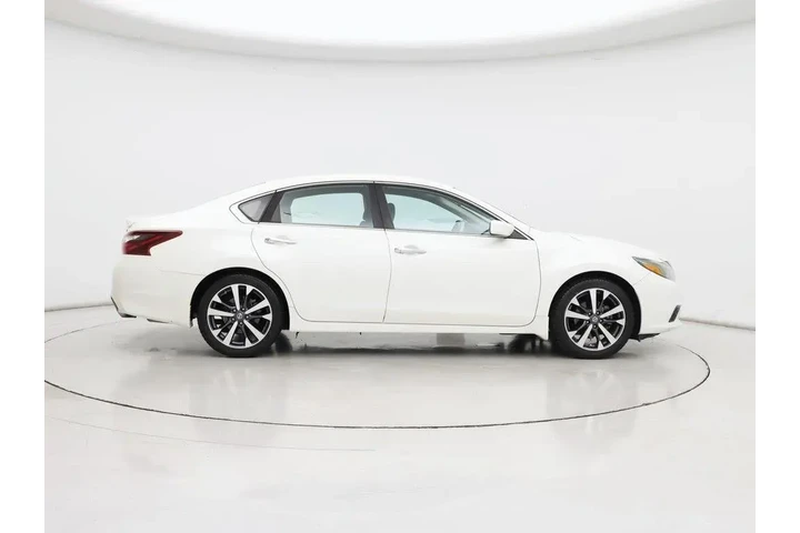 $12998 : Nissan Altima 2017 2.5 SR 4d image 7