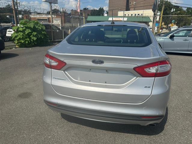 $6999 : Used 2014 Fusion 4dr Sdn SE F image 5