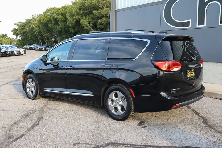 $15649 : 2018 Pacifica Hybrid Limited image 6