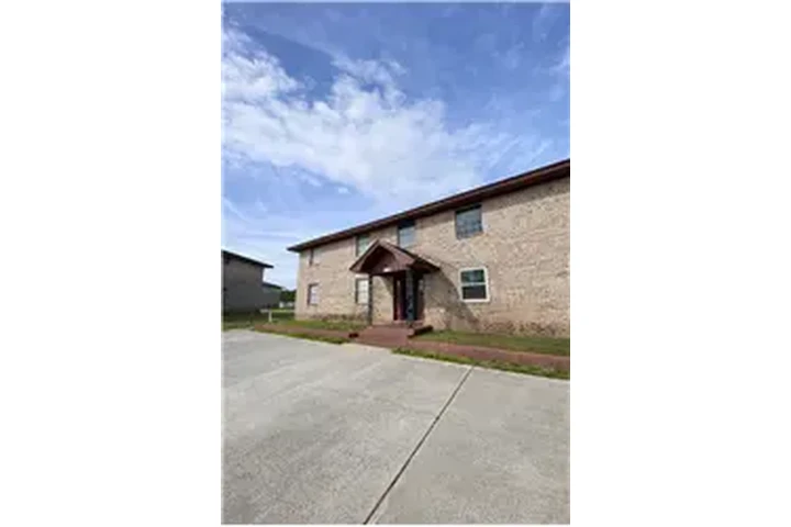 $1200 : Rental property with 2 bedro image 1