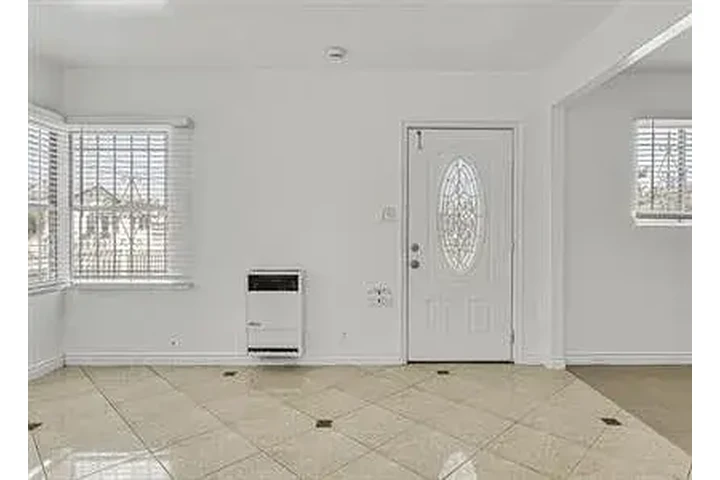 $1550 : Hot 2bd 1ba @ LA image 5