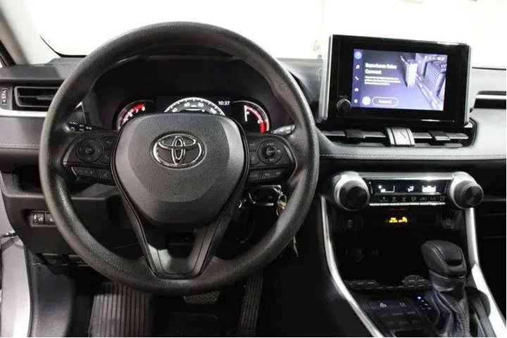 $33998 : Toyota RAV4 2024 AWD LE 4dr image 8