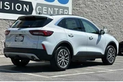 $35575 : Ford Escape Plug-In Hybrid 2 thumbnail