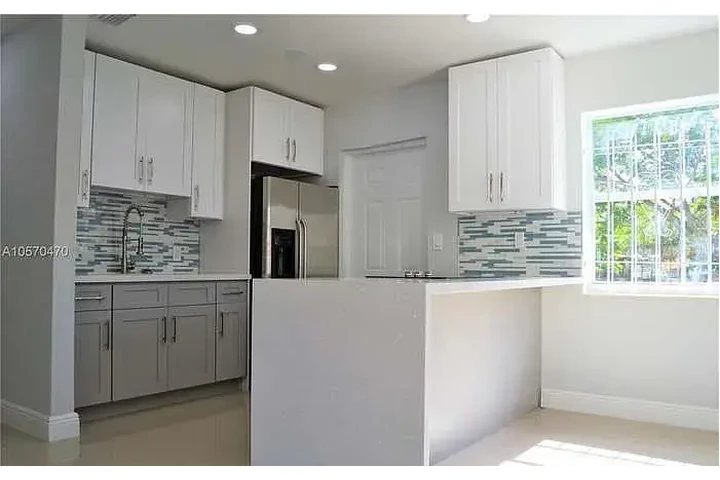 $1570 : Listo En North Miami image 4