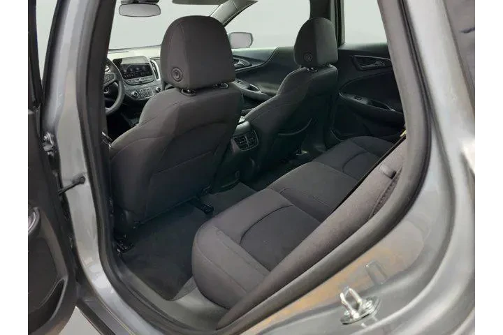 $16798 : Chevrolet Malibu 2024 LT 4dr image 9