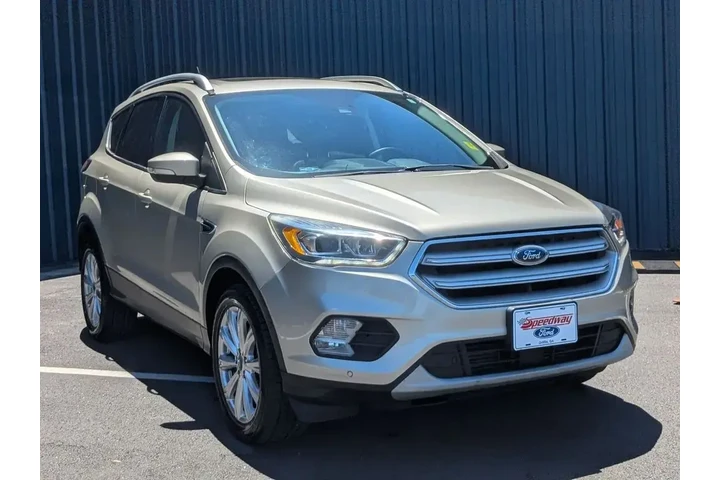 $14860 : Ford Escape 2018 AWD Titaniu image 3