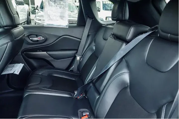 $16500 : Jeep Cherokee 2020 4x4 Latit image 4