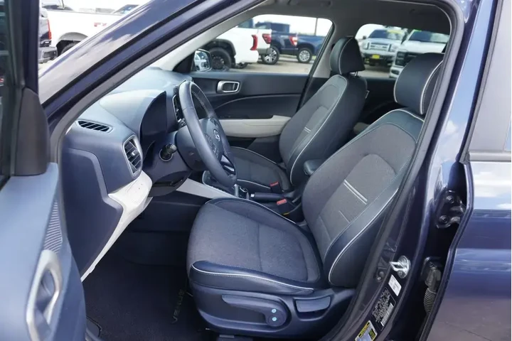 $12988 : Hyundai VENUE 2021 SEL 4dr C image 7