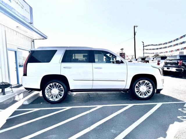 $32990 : 2017 Escalade Platinum image 4