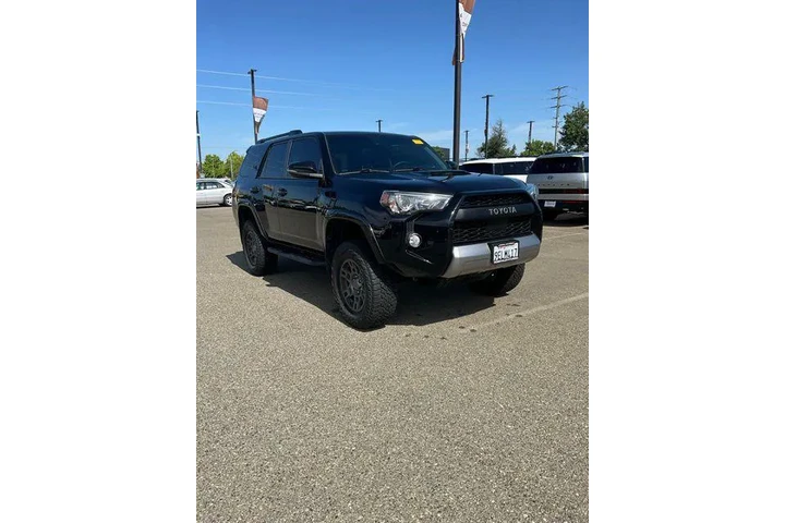 $39998 : Toyota 4Runner 2020 4x4 SR5 image 2