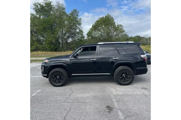 $28961 : Toyota 4Runner 2017 4x4 SR5 image 2
