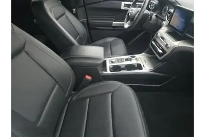 $32455 : Ford Explorer 2023 AWD XLT 4 image 6