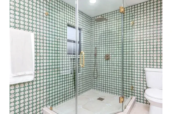 $2000 : FOR RENT: STUNNINGLY HOME image 6