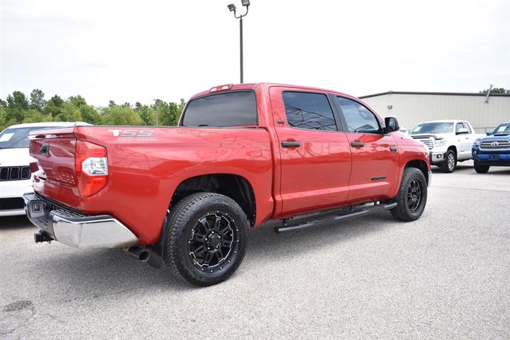 2017 Tundra SR5 image 10