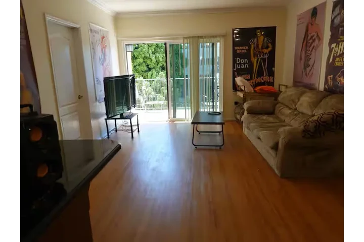 $2500 : Luxury 1 bed/bath - Private image 2