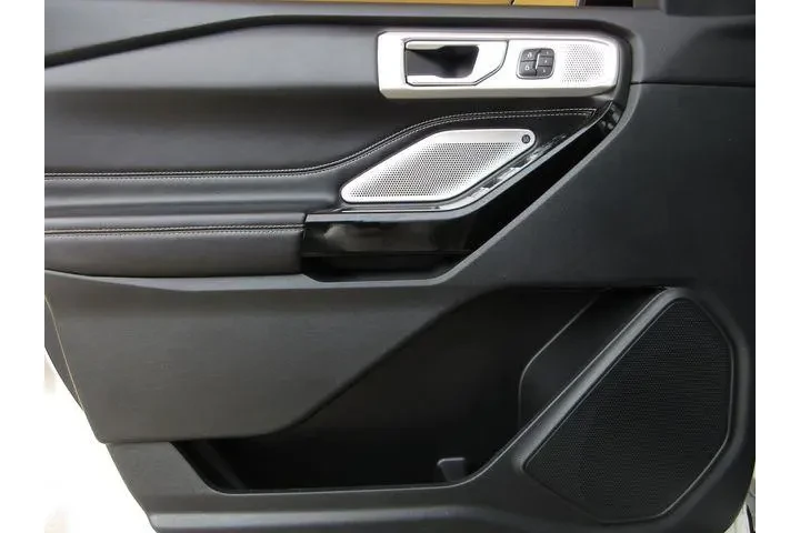 $28473 : Ford Explorer 2021 AWD ST 4d image 9