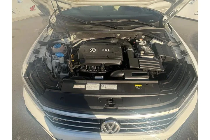 $9995 : 2017 Passat R-Line w/Comfort image 10