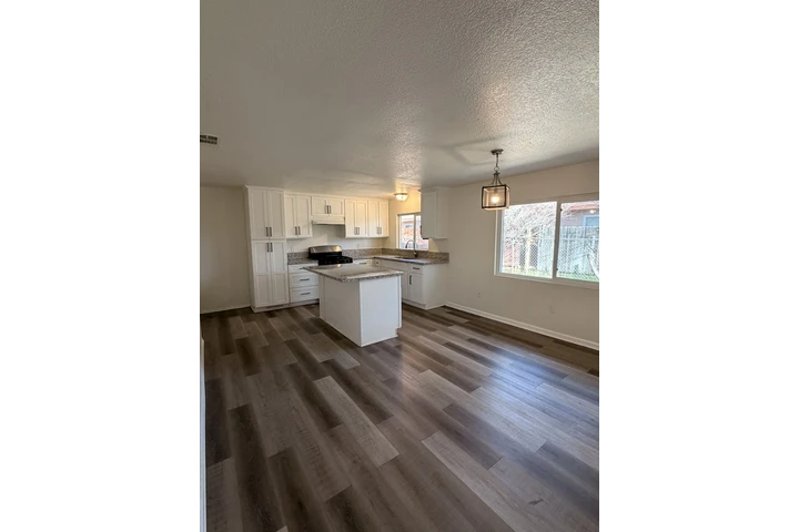 $2150 : Duplex Casa 2 Cuarto 2 Baños image 1