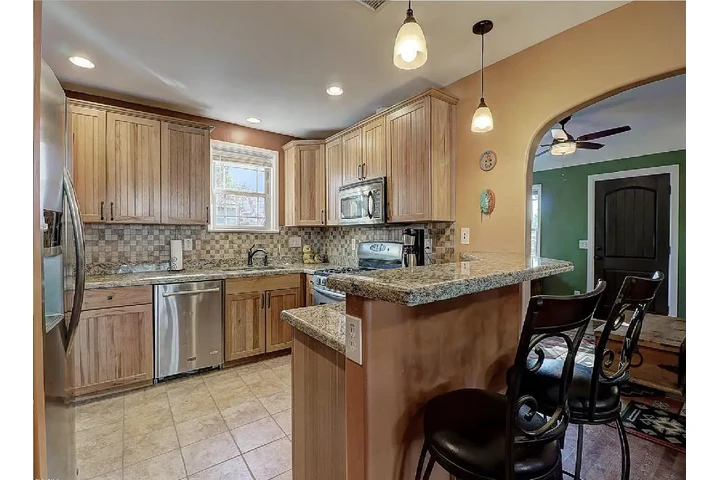 $1000 : Recently remodeled home image 3