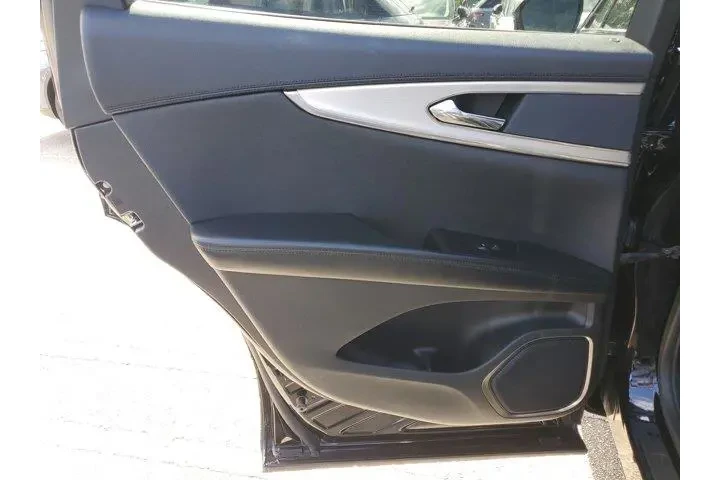 $18590 : Lincoln Nautilus 2020 4dr St image 7