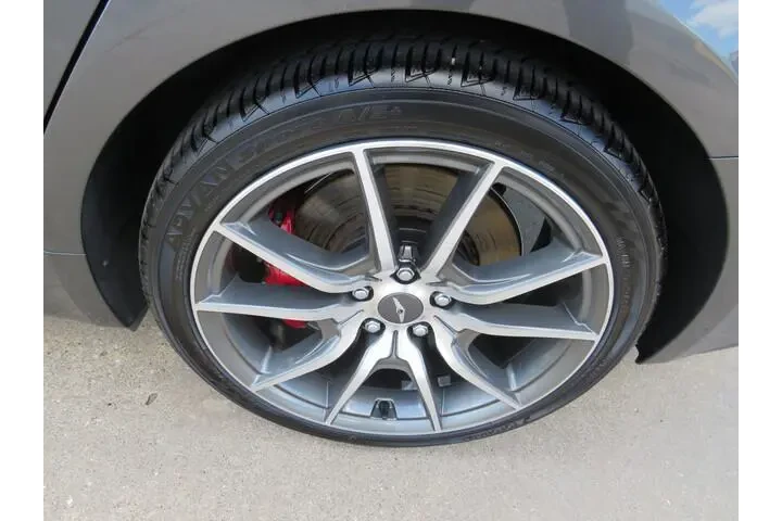 $31991 : Genesis G70 2020 AWD 3.3T 4d image 4