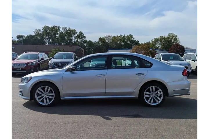 $14975 : 2019 Passat Wolfsburg image 10
