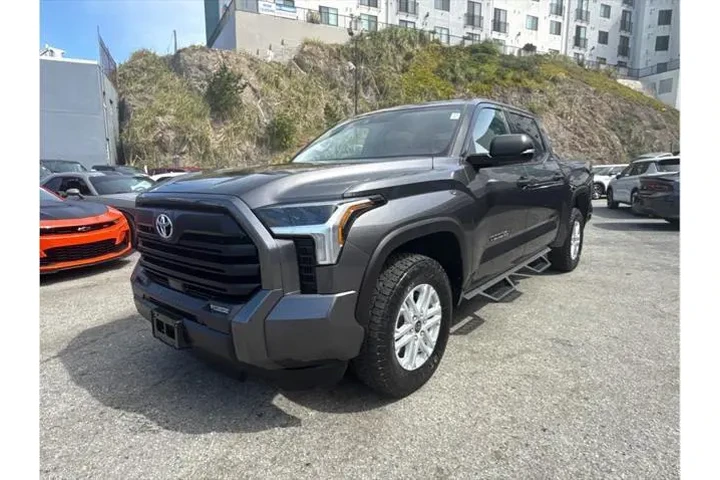 $39388 : Toyota Tundra 2023 4x4 SR5 4 image 5