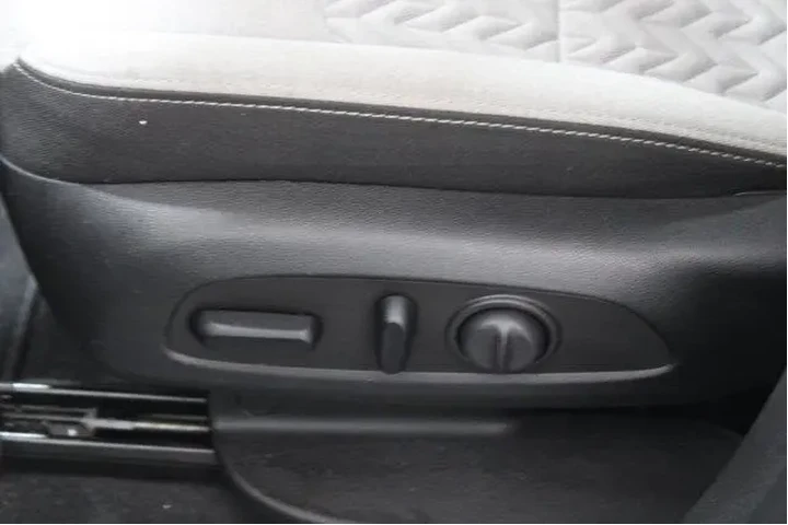 $19818 : Chevrolet Equinox 2023 4x4 L image 7