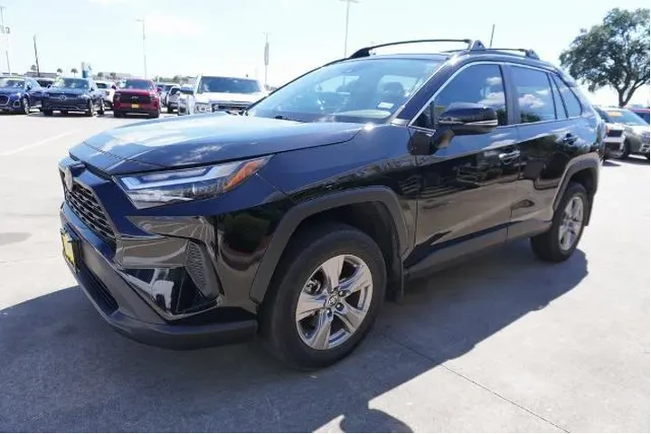 $31888 : Toyota RAV4 2023 XLE 4dr SUV image 3
