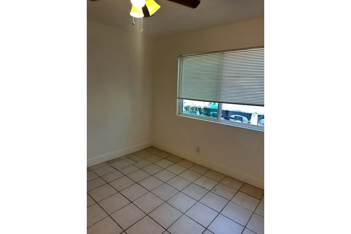 $1000 : Cuarto image 3