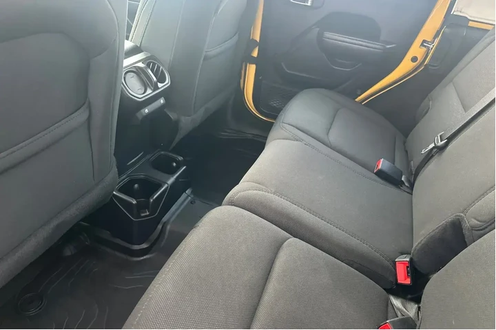 $25800 : Jeep Wrangler Unlimited 2020 image 7