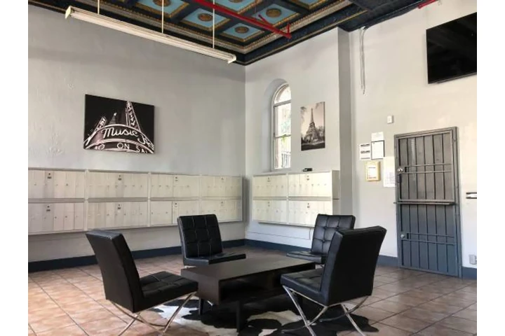 $1345 : 744 Beacon Ave Los Angeles image 7