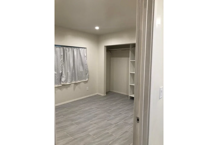 $2000 : APARTAMENTO  EN CASA DE RENTA image 4