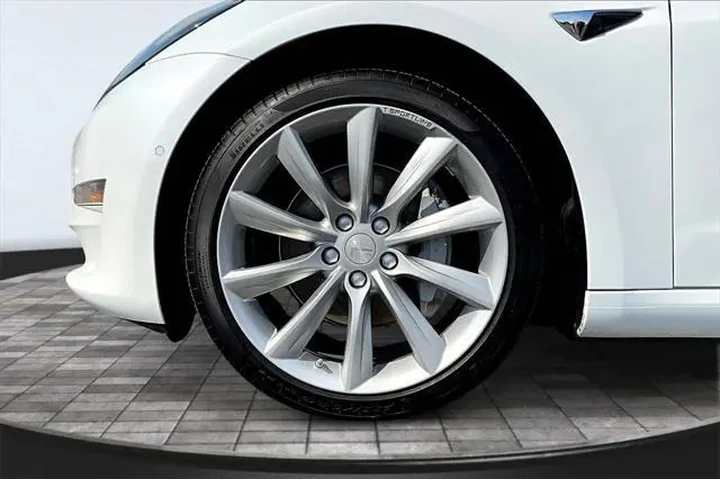 $15998 : Tesla Model 3 2018 Mid Range image 9