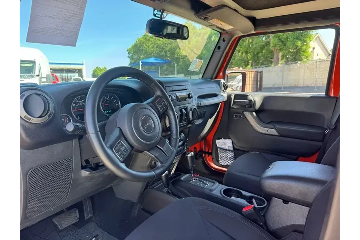 $17989 : Jeep Wrangler Unlimited 2015 image 5
