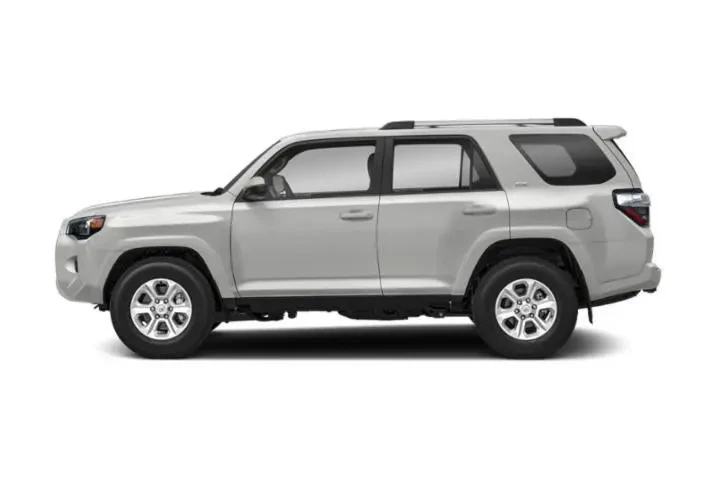 $33909 : Toyota 4Runner 2024 4x2 SR5 image 2