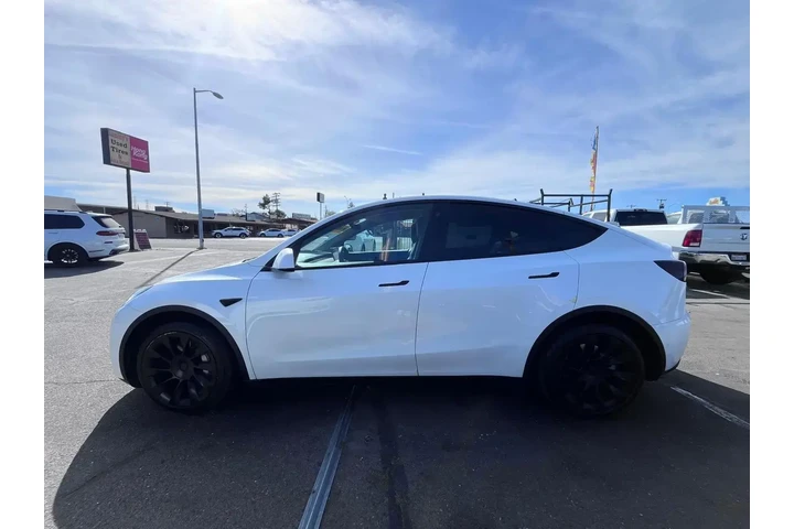 $33988 : Tesla Model Y 2022 AWD Long image 3