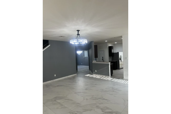 $2800 : 4 bed/3 bath House for rent i image 3