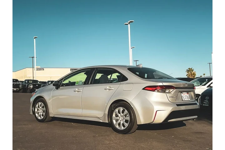 $17936 : Toyota Corolla 2021 LE 4dr S image 5