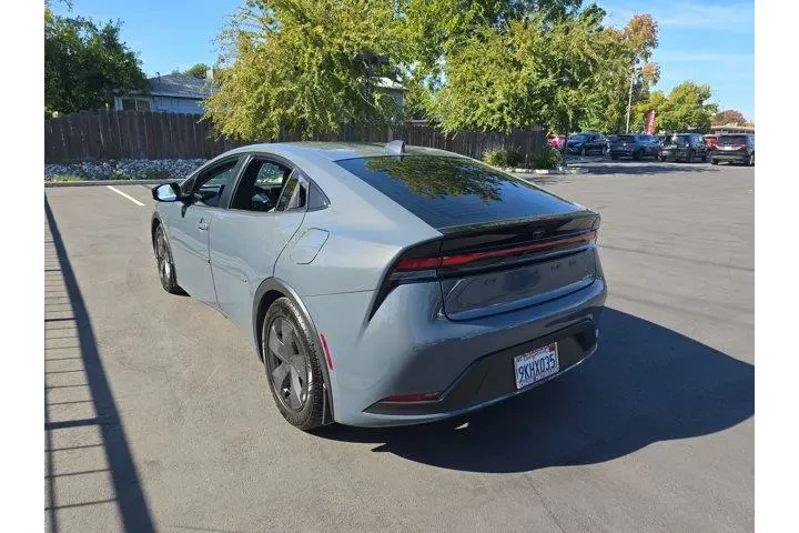 $26995 : Toyota Prius 2024 LE 4dr Hat image 5