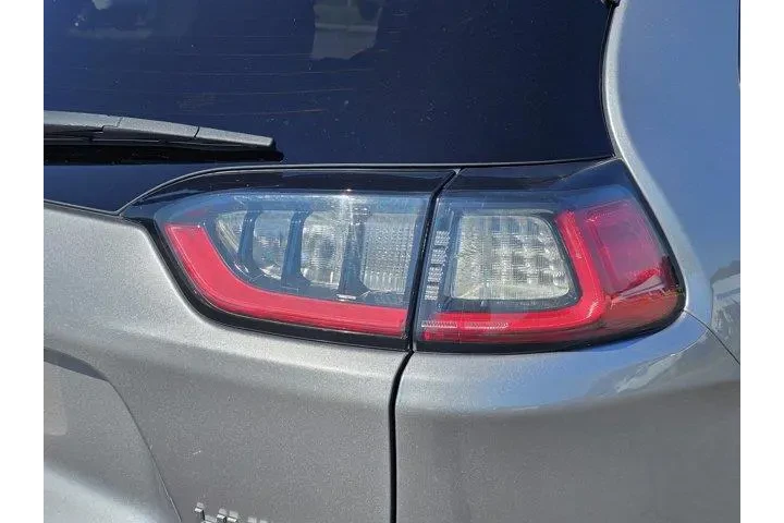 Jeep Cherokee 2019 4x4 Limit image 9