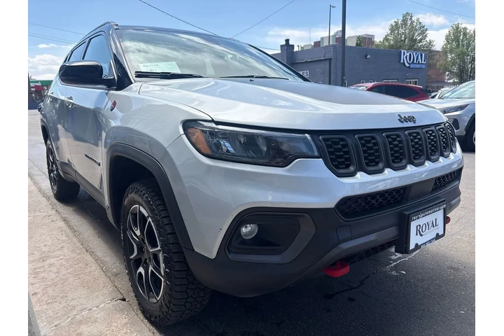 $24995 : 2025 Compass Trailhawk 4x4 image 2